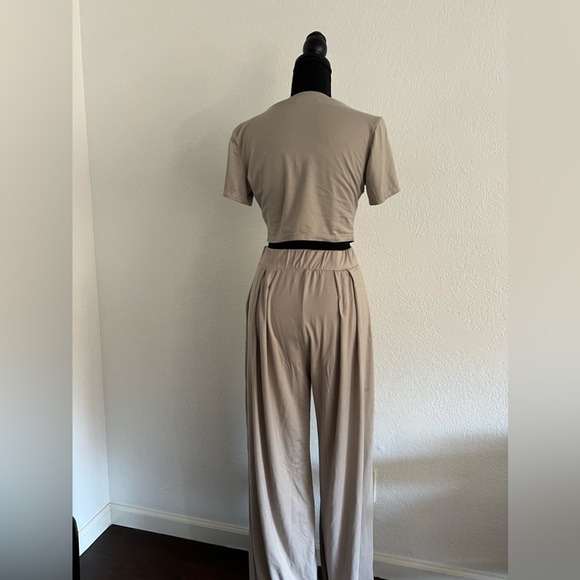 Woman’s Lounge set - Picture 4 of 11